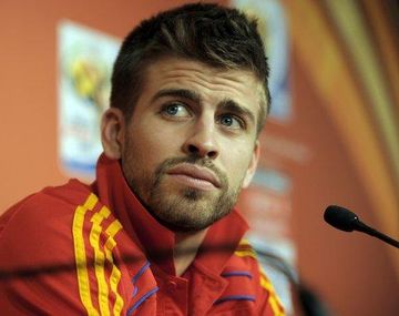 Piqué metió la pata y confirmó que Cesc Fábregas está afuera del Barcelona