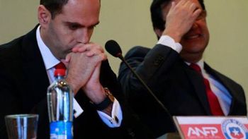 la fifa suspendio de por vida a un dirigente chileno y a otro colombiano la fifa suspendio de por vida a un dirigente chileno y a otro colombiano