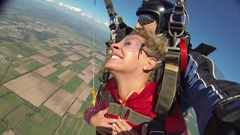 Noelia Marzol se tiró en paracaídas desde 3 mil metros de altura Noelia Marzol se tiró en paracaídas desde 3 mil metros de altura