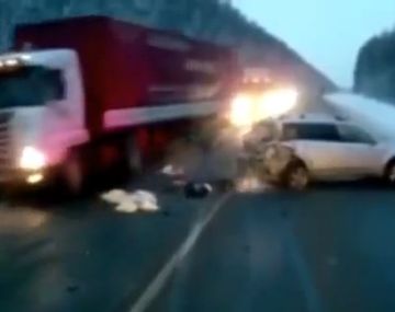 Una beba sobrevive tras salir despedida por la luneta de un auto