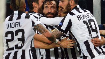 con una buena actuacion de tevez, la juventus vencio al real con una buena actuacion de tevez, la juventus vencio al real