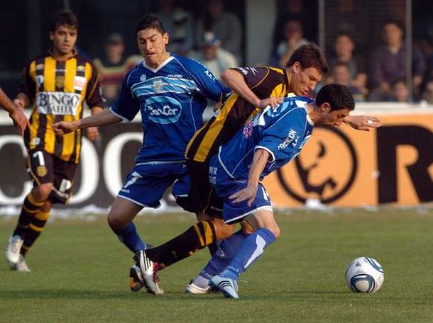 Rafaela y Olimpo están obligados a sumar para evitar el descenso