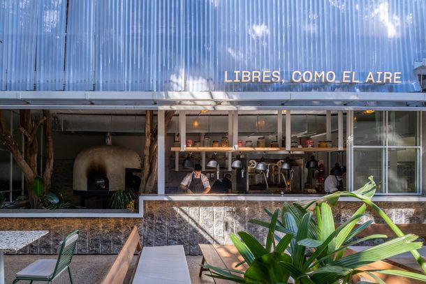 El jardín urbano donde se reinterpreta la cocina porteña con creatividad