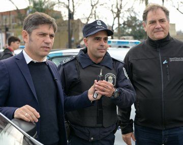 Axel Kicillof, con la Policía bonaerense.