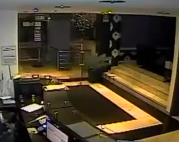 Un hombre se dispara en un ojo mientras robaba un hotel