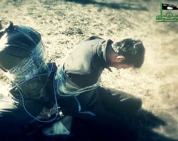 ISIS difunde fotos de la ejecución con explosivos de tres soldados de Al Qaeda