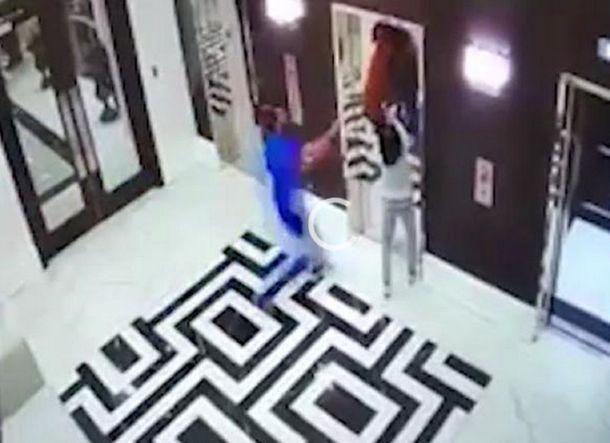 VIDEO: El rescate de un perro que estuvo a punto de ser aplastado por un ascensor