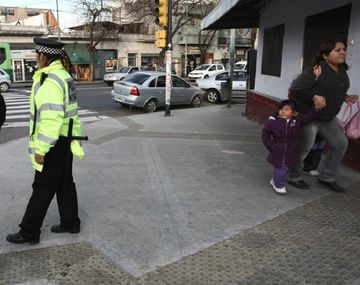 Advierten que ninguna ley obliga a salir de casa siempre con el DNI