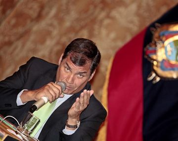 Correa: el problema de salud de Chávez es serio