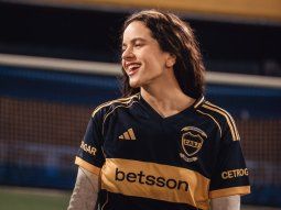furor con rosalia: se puso la camiseta de boca y recorrio la bombonera furor con rosalia: se puso la camiseta de boca y recorrio la bombonera