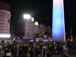 Hinchas en el Obelisco celebran la clasificación a Rusia 2018