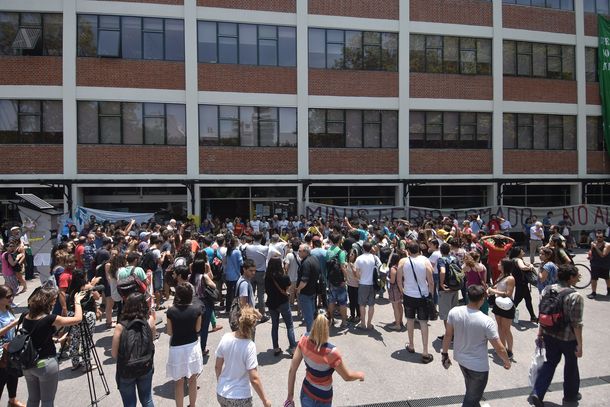 Científicos aceptaron en asamblea la propuesta de Barañao