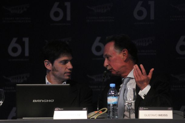 Axel Kicillof pidió a los constructores mostrar sus resultados para ahuyentar nubarrones