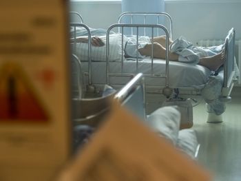 Salud confirmó un caso de Ómicron en Córdoba e investiga un posible brote