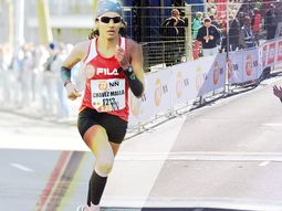 La maratonista olímpica Viviana Chávez denunció que le quitaron la beca del Enard