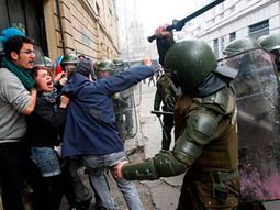 Aprobaron un juicio político al ministro que ordenó la represión en Chile