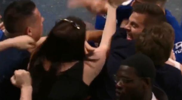 El particular festejo de Higuaín con una fanática del Chelsea del que todos hablan