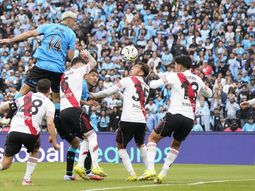 leonardo morales y un tremendo cabezazo para el 1-1 de belgrano ante river leonardo morales y un tremendo cabezazo para el 1-1 de belgrano ante river