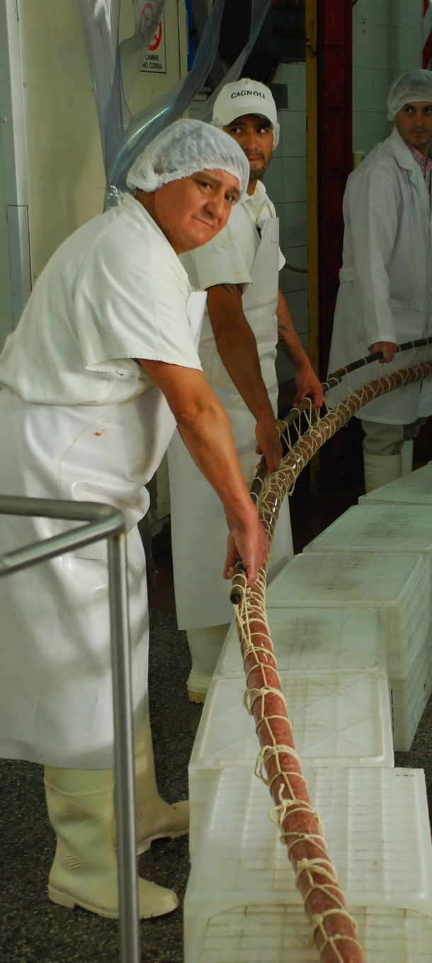 Un salame de 15 metros y más de 50 kilos se presentará en Tandil