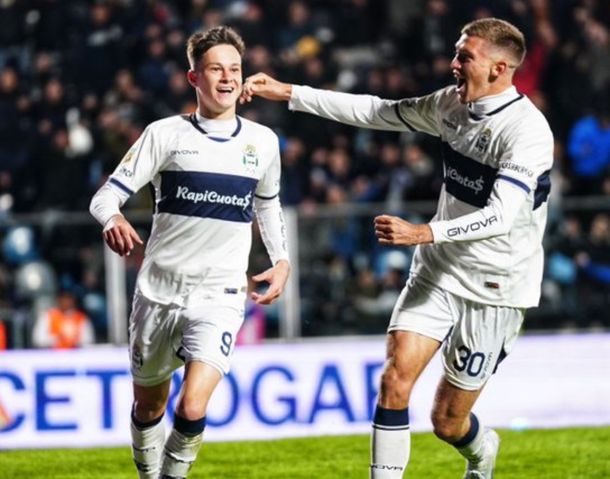Gimnasia goleó a Banfield y es puntero de la Liga Profesional