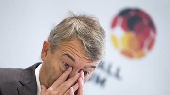 escandalo en el futbol aleman: renuncio el presidente de la federacion escandalo en el futbol aleman: renuncio el presidente de la federacion