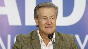 Gabriel Gurméndez criticó a Carolina Cosse por su postura respecto del plebiscito contra la reforma de la seguridad social uruguaya. Gabriel Gurméndez criticó a Carolina Cosse por su postura respecto del plebiscito contra la reforma de la seguridad social uruguaya.