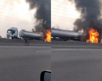 Se incendió un camión en la autopista Buenos Aires-La Plata y hay demoras