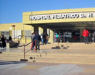 Abandonaron un bebé y lo dejaron debajo de un banco