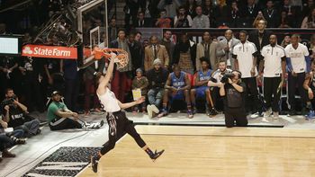 mira la impresionante volcada que gano el juego de las estrellas de la nba mira la impresionante volcada que gano el juego de las estrellas de la nba