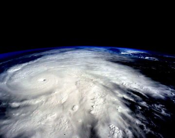 El huracán Patricia, el más poderoso de la historia. Ahora azota el Matthew.