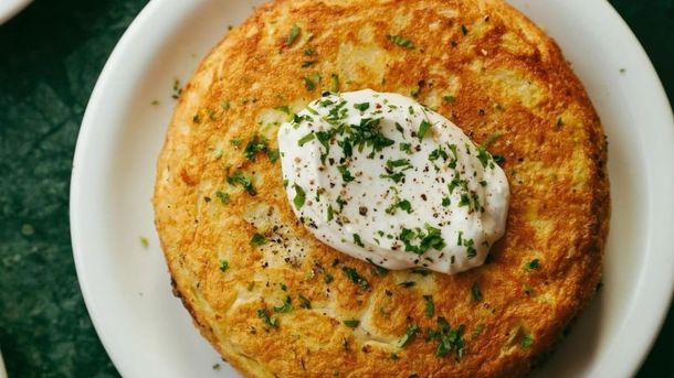 La tortilla de papas de este bodegón es una de las mejores de Buenos Aires.