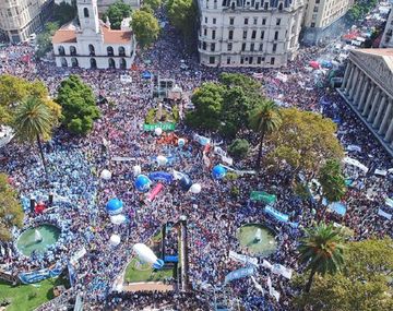 Multitudinaria marcha de docentes a Plaza de Mayo