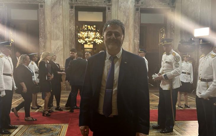 Por el escándalo de los sueldos, Milei echó al secretario de Trabajo