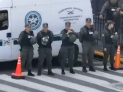 megaoperativo en el congreso: vallas, camiones hidrantes y muchos efectivos por la marcha de jubilados megaoperativo en el congreso: vallas, camiones hidrantes y muchos efectivos por la marcha de jubilados