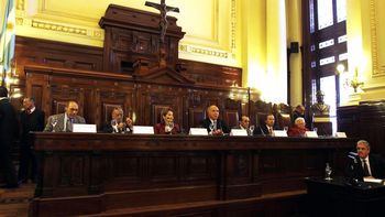 la corte dispuso una suba del 10% a todo el poder judicial la corte dispuso una suba del 10% a todo el poder judicial