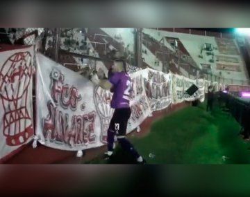 Mariano Andújar agredió a hinchas de Huracán que lo cargaron por su papá fallecido
