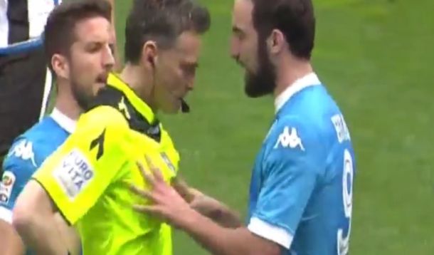 Un día de furia: Higuain marcó un gol, luego fue expulsado e increpó al árbitro