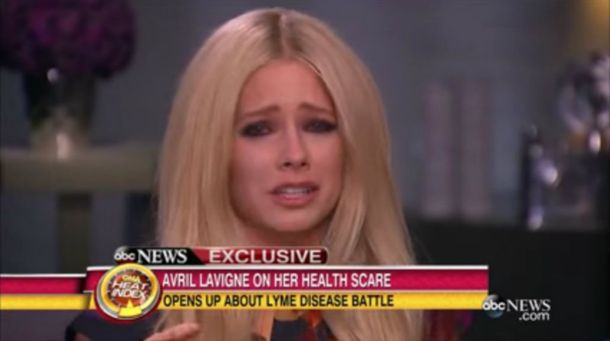 Entre lágrimas, Avril Lavigne habló sobre la extraña enfermedad que la aqueja
