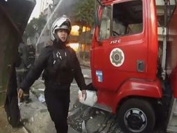 los gasistas corrieron e intentaron que no pasara gente los gasistas corrieron e intentaron que no pasara gente