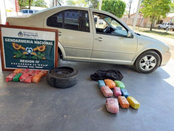 Atropelló, huyó y lo alcanzaron: tenía casi 20 kilos de marihuana y uno de cocaína