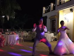 video: pareja es furor por baile en su casamiento video: pareja es furor por baile en su casamiento