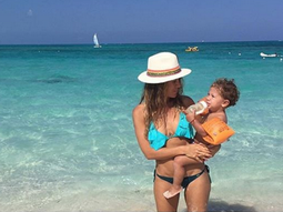 las vacaciones de jimena baron en la playa junto a su hijo las vacaciones de jimena baron en la playa junto a su hijo