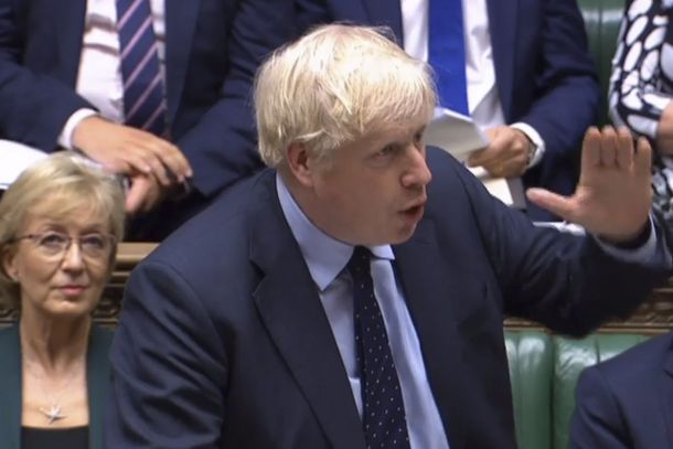 Johnson perdió la mayoría en el parlamento británico