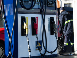 La nafta mantendrá su valor, mientras se encarecerá el precio del gasoil. La nafta mantendrá su valor, mientras se encarecerá el precio del gasoil.