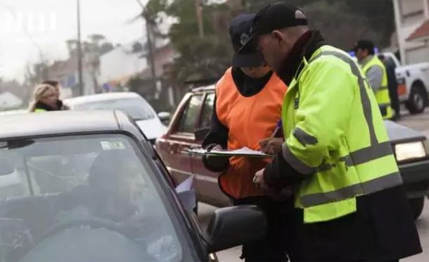 Tránsito: qué documentos y requisitos hay que llevar en el auto para no recibir una multa