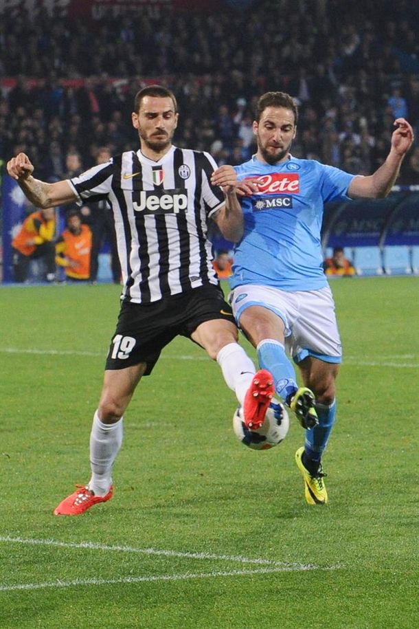 Tevez se quedó en el banco y la Juventus cayó ante el Nápoli de Gonzalo Higuaín