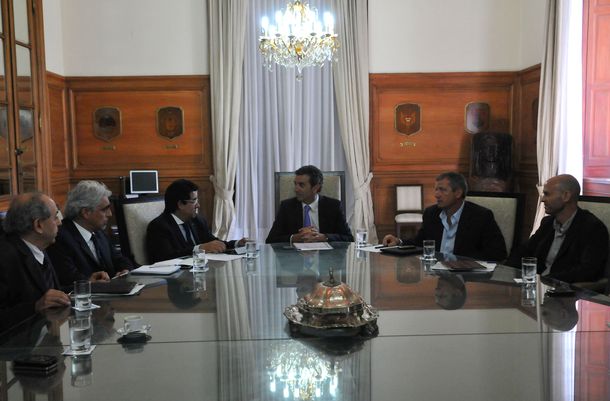 Comenzó la reunión por la tarifa del subte en la Rosada