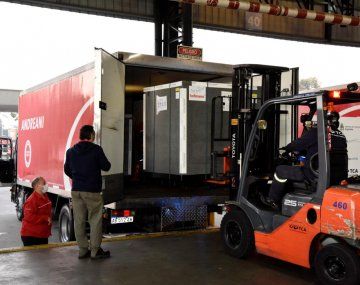 Llegaron 864 mil de COVAX y son más de ocho millones las dosis de vacunas que arribaron a Argentina