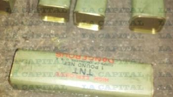 paseaba con su perro y encontro cartuchos de dinamita paseaba con su perro y encontro cartuchos de dinamita