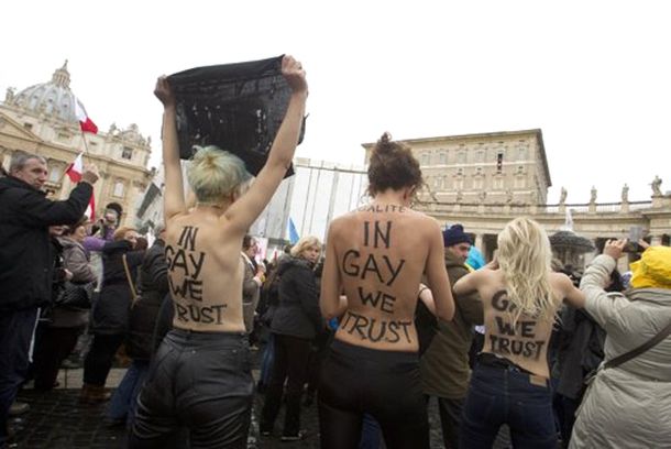 Mujeres se desnudaron en el Vaticano en plena misa del Papa